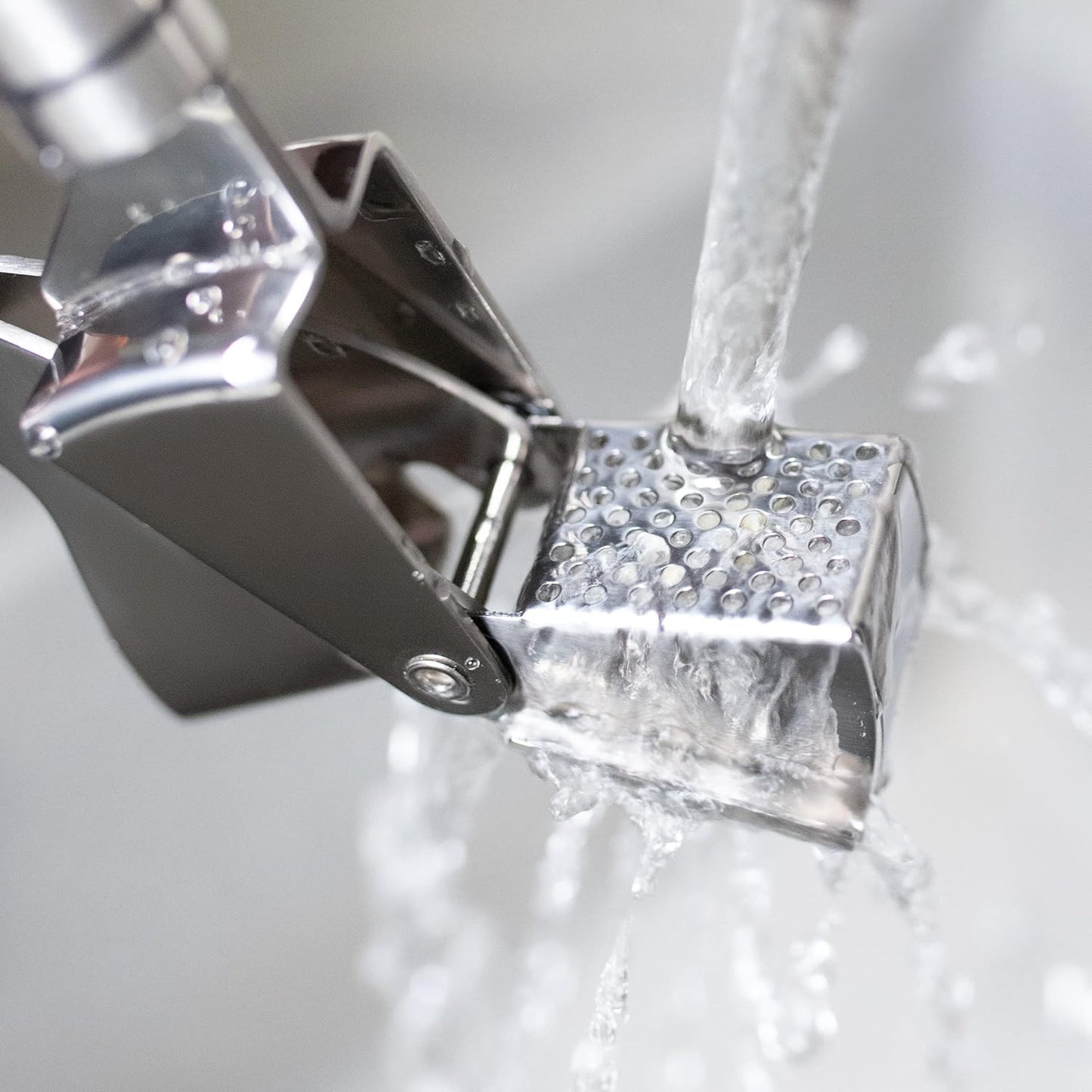 PRO Garlic Press and Silicone Garlic Peeler Set - Stainless Steel Rust Proof Garlic Mincer & Garlic Crusher for Ginger & Nuts, Garlic Roller Peeler - Easy to Squeeze and Clean, Dishwasher Safe