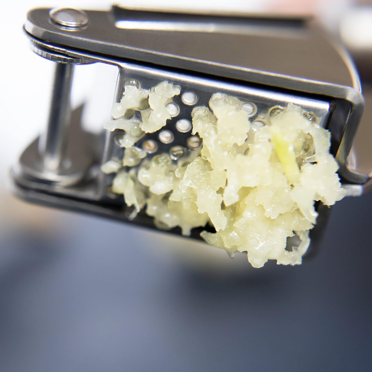 PRO Garlic Press and Silicone Garlic Peeler Set - Stainless Steel Rust Proof Garlic Mincer & Garlic Crusher for Ginger & Nuts, Garlic Roller Peeler - Easy to Squeeze and Clean, Dishwasher Safe