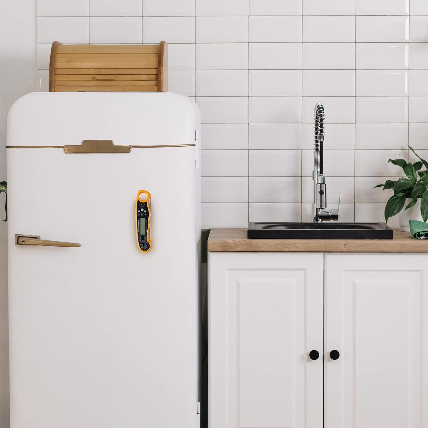 PRO Digital Meat Thermometer – Ultra Fast Digital Cooking Thermometer with Backlight Display - Waterproof Digital Thermometer for Beef, Poultry, BBQ – Instant Read Digital Candy Thermometer