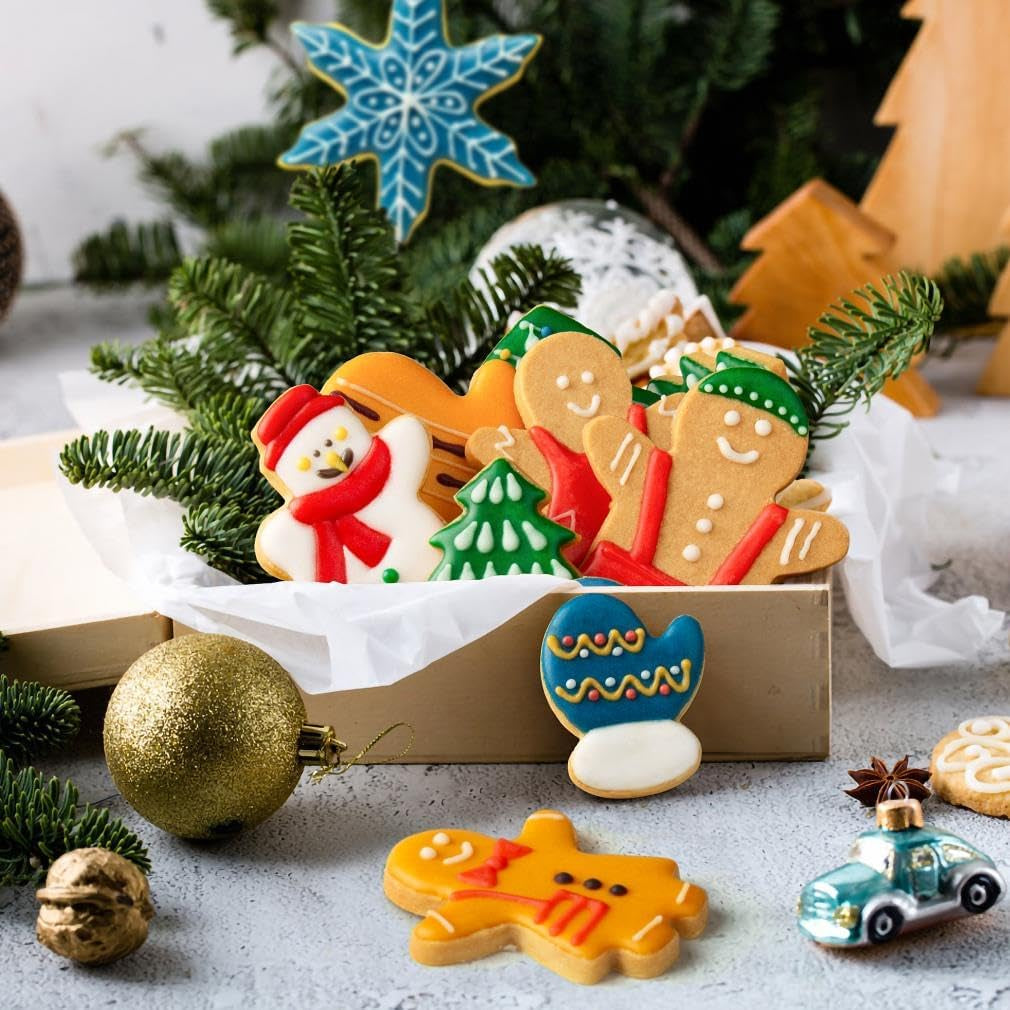 Christmas Cookie Cutter Set,18 Piece Stainless Steel Winter Christmas Cookie Cutters Shapes for Baking - Christmas Tree,Snowflake,Snowman,Gingerbread Man,Gingerbread Girl,Mitten, Silver